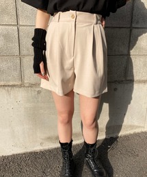 タックショートパンツ