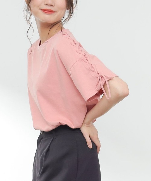 Honeys（ハニーズ）の「袖レースアップＴシャツ（Tシャツ/カットソー・レディース・ブラック/ホワイト×ブラック/ライム/ピンク/ホワイト・L/M/S）」の5枚目の写真