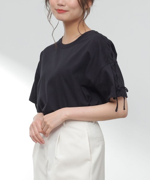 Honeys（ハニーズ）の「袖レースアップＴシャツ（Tシャツ/カットソー・レディース・ブラック/ホワイト×ブラック/ライム/ピンク/ホワイト・L/M/S）」の4枚目の写真