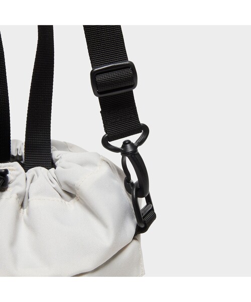 AIGLE（エーグル）の「リサイクルナイロン コンパクト 巾着（ハンドバッグ・レディース・ブルー/アイボリー/ダークネイビー・FREE）」の10枚目の写真