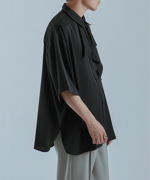 Ellno Loset(エルノロゼット)の「ラッフルタイシャツ(シャツ/ブラウス・メンズ・オフホワイト/グレー系その他/ブラック・MEDIUM/LARGE)」の9枚目の写真