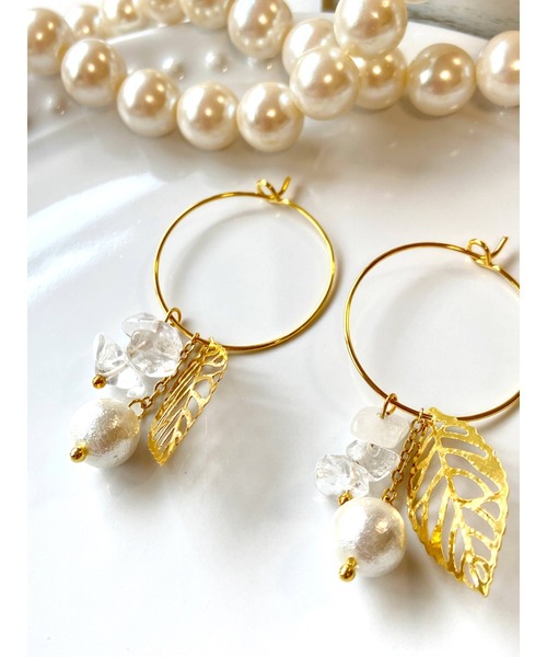 tone（トーン）の「【MUURABBTI】さざれとコットンパールのリーフフープピアス(MA)（ピアス（両耳用）・レディース・ゴールド・FREE）」の3枚目の写真