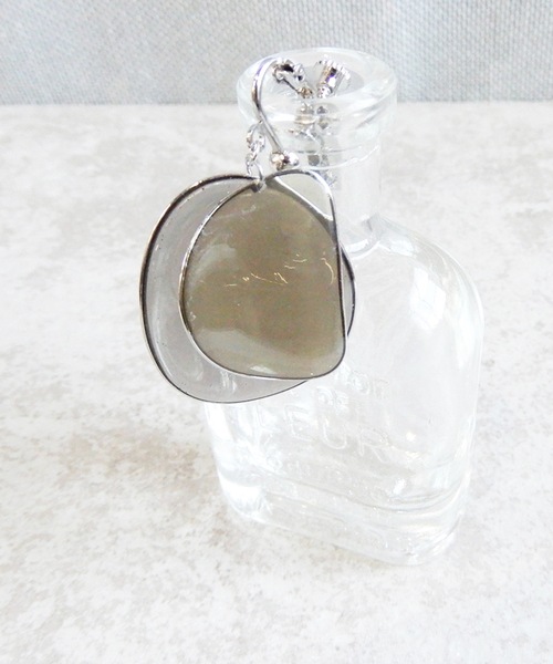 The Rule(ザルール)の「The Rule ザルール:片耳用 Amaranth earring size:M 花びら イヤリングM(イヤリング・レディース・ベージュ/パープル/グレー/レッド/ブルー/グリーン/クリア/グレイッシュベージュ・FREE)」の2枚目の写真