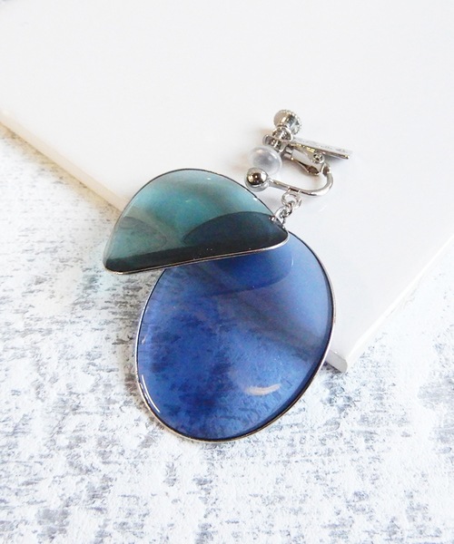 The Rule(ザルール)の「The Rule ザルール:片耳用 Amaranth earring size:M 花びら イヤリングM(イヤリング・レディース・ベージュ/パープル/グレー/レッド/ブルー/グリーン/クリア/グレイッシュベージュ・FREE)」の5枚目の写真