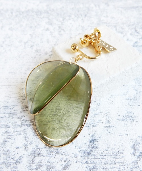 The Rule(ザルール)の「The Rule ザルール:片耳用 Amaranth earring size:M 花びら イヤリングM(イヤリング・レディース・ベージュ/パープル/グレー/レッド/ブルー/グリーン/クリア/グレイッシュベージュ・FREE)」の4枚目の写真