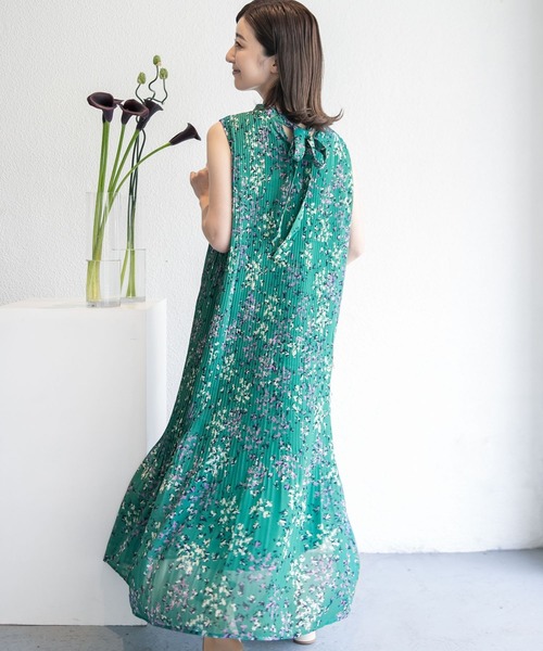 Andemiu（アンデミュウ）の「【水野佐彩コレクション】印象美人キカフラワープリーツワンピース298573（ワンピース・レディース・グレー/ブルー/グリーン・FREE）」の18枚目の写真
