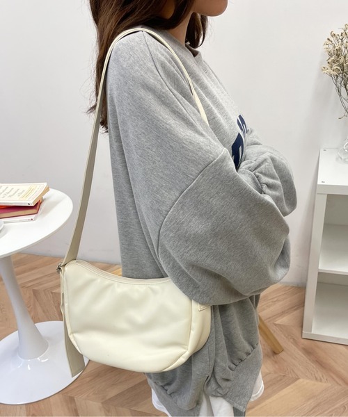 WEGO（ウィゴー）の「WEGO/ハーフムーンショルダーバッグ（ショルダーバッグ・レディース・ブルー/グリーン/ホワイト/ブラック・FREE）」の2枚目の写真