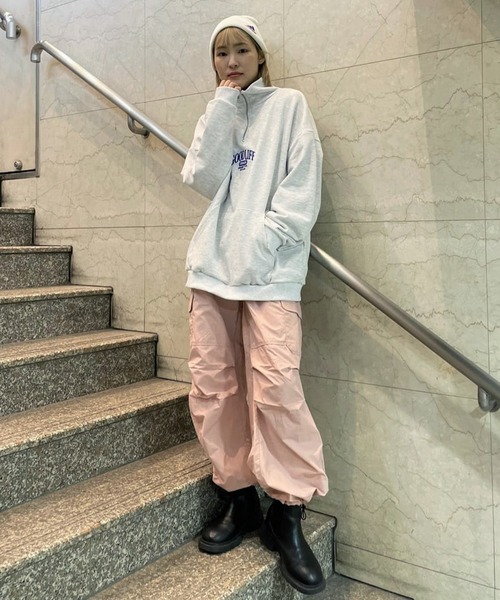 SPINNS（スピンズ）の「【太すぎない細身美シルエット】パラシュートパンツ/ナイロン ドローコードワイドカーゴパンツ（カーゴパンツ・レディース・ピンク/ブラック/チャコール/マスタード/カーキ/オフホワイト/ブルー/ネイビー/パープル/レッド/サックスブルー/ブラック×ホワイト/オレンジ・ONESIZE）」の20枚目の写真