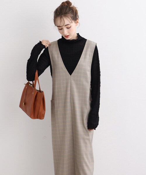 Cutie Blonde(キューティーブロンド)の「◆シアーハイネックトップス(Tシャツ/カットソー・レディース・ホワイト系/ブラック・01/02/03)」の2枚目の写真