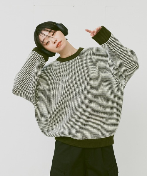 flaner（フラネ）の「Loose bi-color waffle knit/ルーズバイカラーワッフルニット（ニット/セーター・レディース・カーキ/ネイビー・MEDIUM/LARGE）」の8枚目の写真