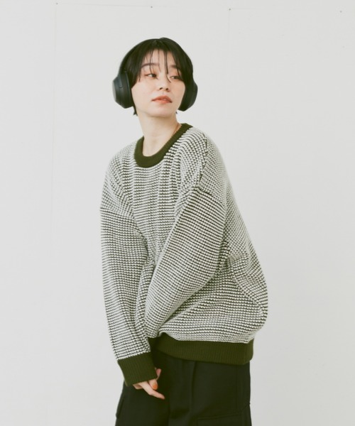 flaner（フラネ）の「Loose bi-color waffle knit/ルーズバイカラーワッフルニット（ニット/セーター・レディース・カーキ/ネイビー・MEDIUM/LARGE）」の9枚目の写真