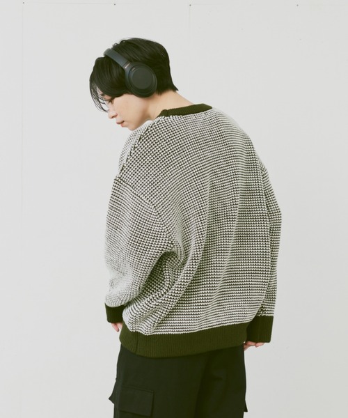 flaner（フラネ）の「Loose bi-color waffle knit/ルーズバイカラーワッフルニット（ニット/セーター・レディース・カーキ/ネイビー・MEDIUM/LARGE）」の10枚目の写真
