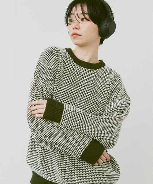 flaner（フラネ）の「Loose bi-color waffle knit/ルーズバイカラーワッフルニット（ニット/セーター・レディース・カーキ/ネイビー・MEDIUM/LARGE）」の11枚目の写真