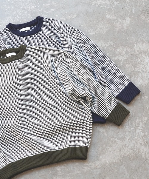flaner（フラネ）の「Loose bi-color waffle knit/ルーズバイカラーワッフルニット（ニット/セーター・レディース・カーキ/ネイビー・MEDIUM/LARGE）」の18枚目の写真