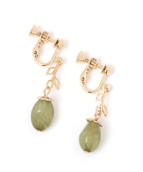 studio CLIP（スタディオクリップ）の「メタルリーフカラービーズイヤリング（イヤリング・レディース・イエロー/グリーン・FREE）」の2枚目の写真