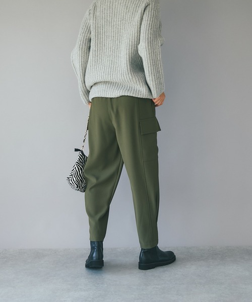 RIVE DROITE（リヴドロワ）の「モードな着こなしに映える/タックヘムカーゴパンツ（カーゴパンツ・レディース・カーキ/ネイビー・36/38）」の8枚目の写真