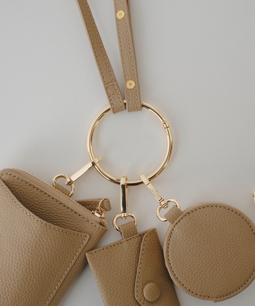 OUVRAGE CLASSE（ウヴラージュクラス）の「3連スマホショルダーポシェット（ショルダーバッグ・レディース・ブラック/ベージュ・FREE）」の5枚目の写真