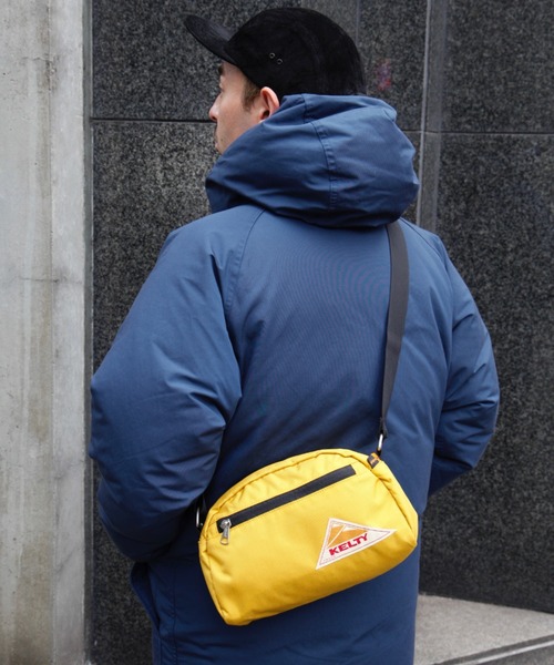 KELTY（ケルティ）の「＜500mlペットボトル収納可＞【KELTY/ケルティ】ナイロンポーチ　ラウンドトップショルダーバッグS / ROUND TOP BAG S（ショルダーバッグ・メンズ・ブラック/ブラウン系その他/モカ/マスタード/セージグリーン/タン/ダークグレー/オリーブ/ネイビー・FREE）」の9枚目の写真