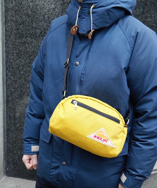 KELTY（ケルティ）の「＜500mlペットボトル収納可＞【KELTY/ケルティ】ナイロンポーチ　ラウンドトップショルダーバッグS / ROUND TOP BAG S（ショルダーバッグ・メンズ・ブラック/ブラウン系その他/モカ/マスタード/セージグリーン/タン/ダークグレー/オリーブ/ネイビー・FREE）」の14枚目の写真