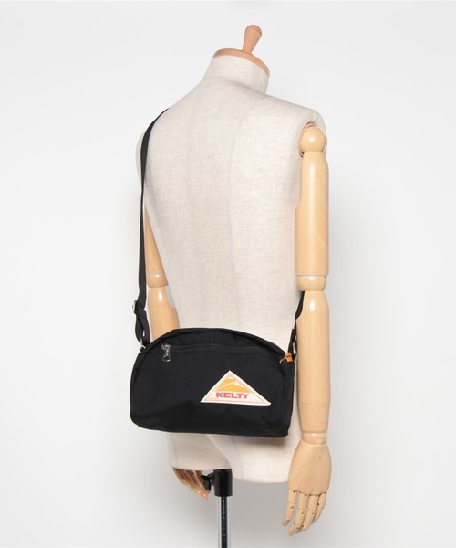 KELTY（ケルティ）の「＜500mlペットボトル収納可＞【KELTY/ケルティ】ナイロンポーチ　ラウンドトップショルダーバッグS / ROUND TOP BAG S（ショルダーバッグ・メンズ・ブラック/ブラウン系その他/モカ/マスタード/セージグリーン/タン/ダークグレー/オリーブ/ネイビー・FREE）」の17枚目の写真