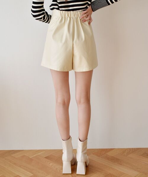 ems excite(エムズエキサイト)の「フェイクレザーSPT(その他パンツ・レディース・ベージュ/ブラック/ナチュラル・FREE)」の4枚目の写真