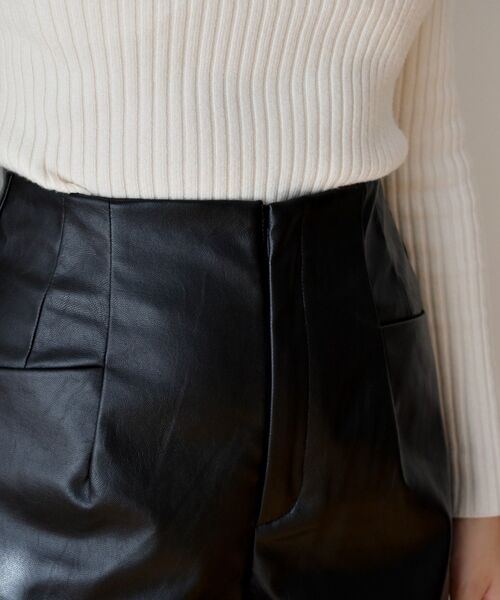 ems excite(エムズエキサイト)の「フェイクレザーSPT(その他パンツ・レディース・ベージュ/ブラック/ナチュラル・FREE)」の5枚目の写真