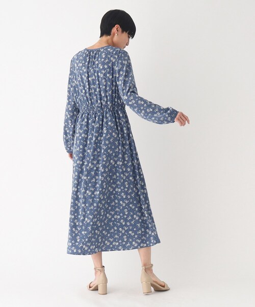 OPAQUE.CLIP（オペークドットクリップ）の「◆フラワープリントワンピース【洗濯機洗い可】（ワンピース・レディース・ブルー系/ブラック系・36/38）」の11枚目の写真