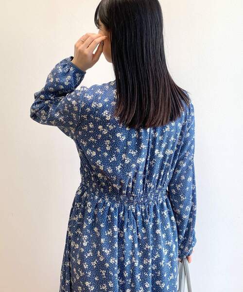 OPAQUE.CLIP（オペークドットクリップ）の「◆フラワープリントワンピース【洗濯機洗い可】（ワンピース・レディース・ブルー系/ブラック系・36/38）」の15枚目の写真