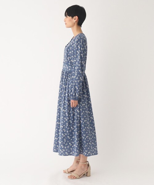 OPAQUE.CLIP（オペークドットクリップ）の「◆フラワープリントワンピース【洗濯機洗い可】（ワンピース・レディース・ブルー系/ブラック系・36/38）」の18枚目の写真