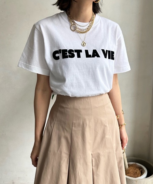 DouDou（ドゥドゥ）の「C'EST LA VIE フロッキーロゴTEE（Tシャツ/カットソー・レディース・ホワイト/ホワイト系その他/チャコールグレー・FREE）」の9枚目の写真