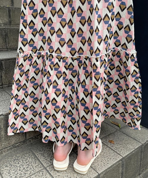 CIAOPANIC（チャオパニック）の「幾何学柄2WAYキャミワンピース（ワンピース・レディース・ホワイト/ベージュ・FREE）」の21枚目の写真