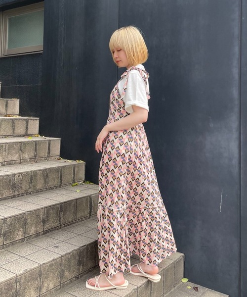 CIAOPANIC（チャオパニック）の「幾何学柄2WAYキャミワンピース（ワンピース・レディース・ホワイト/ベージュ・FREE）」の4枚目の写真