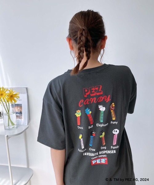 AS KNOW AS plus(アズノゥアズプラス)の「○アクリルキーホルダー付き PEZ Tシャツ【PEZ/ペッツ】(Tシャツ/カットソー・レディース・オフホワイト/ブルー/ピンク/スミクロ/イエロー系/ホワイト系/サックスブルー系/ブラック系/オートミール/ホワイト系1/ブラック系1/パープル系1/アイボリー系1/アイボリー系2/ブラック系2/ホワイト系2/オレンジ系2・FREE)」の1枚目の写真