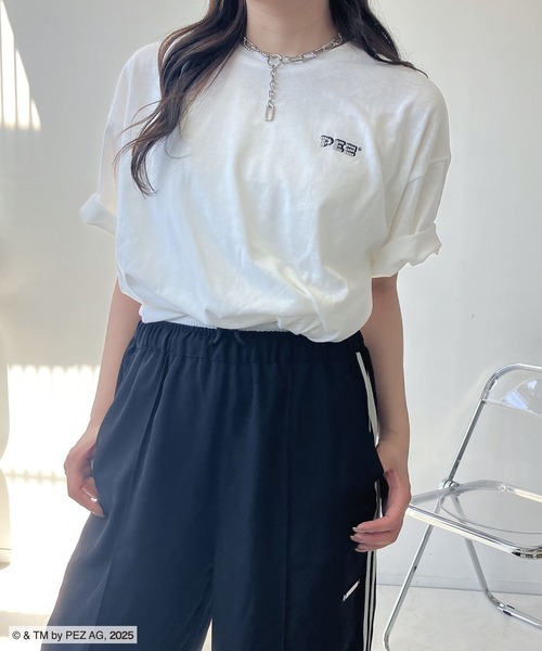 AS KNOW AS plus(アズノゥアズプラス)の「○アクリルキーホルダー付き PEZ Tシャツ【PEZ/ペッツ】(Tシャツ/カットソー・レディース・オフホワイト/ブルー/ピンク/スミクロ/イエロー系/ホワイト系/サックスブルー系/ブラック系/オートミール/ホワイト系1/ブラック系1/パープル系1/アイボリー系1/アイボリー系2/ブラック系2/ホワイト系2/オレンジ系2・FREE)」の18枚目の写真