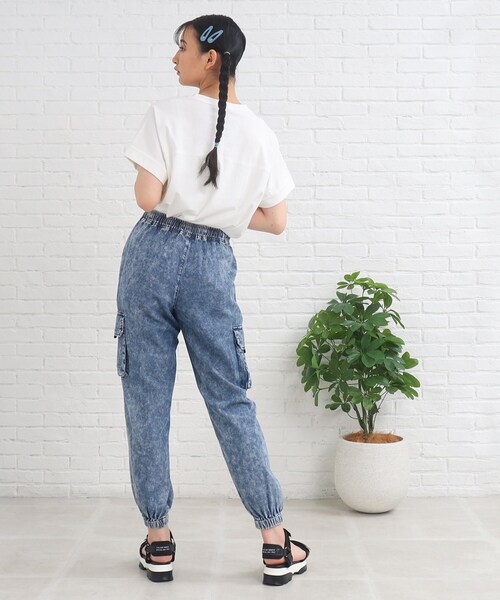 PINK-latte（ピンクラテ）の「◆【接触冷感/130cmサイズあり】ひんやり快適♪カーゴパンツ（その他パンツ・キッズ・ブルー系9/カーキ/ブラック・16/13/14/15 ）」の9枚目の写真