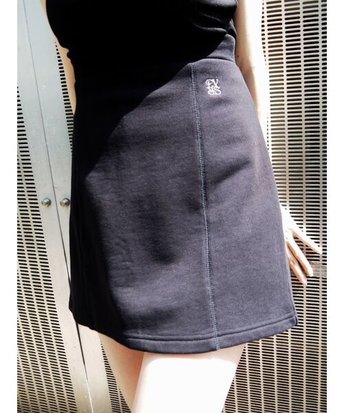 EVRIS（エヴリス）の「ステッチスウェットミニスカート（スカート・レディース・ネイビー/ブラック/グレー・FREE）」の2枚目の写真