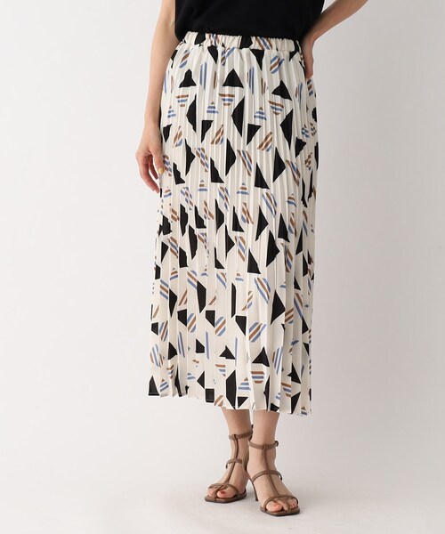 OPAQUE.CLIP（オペークドットクリップ）の「◆幾何プリントプリーツスカート【イージーケア/洗濯機洗い可】（スカート・レディース・ブラック系/ホワイト系3・38/40/42）」の2枚目の写真