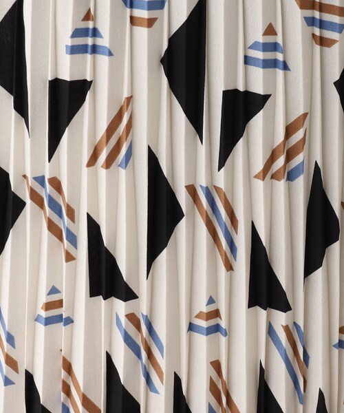 OPAQUE.CLIP（オペークドットクリップ）の「◆幾何プリントプリーツスカート【イージーケア/洗濯機洗い可】（スカート・レディース・ブラック系/ホワイト系3・38/40/42）」の4枚目の写真