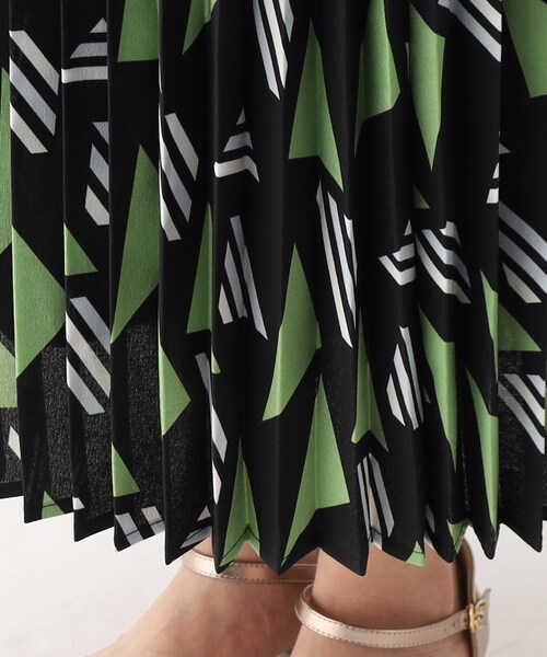 OPAQUE.CLIP（オペークドットクリップ）の「◆幾何プリントプリーツスカート【イージーケア/洗濯機洗い可】（スカート・レディース・ブラック系/ホワイト系3・38/40/42）」の7枚目の写真