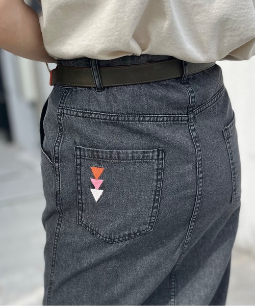 mi via loca（ミヴィアロカ）の「刺繍入りデニム前開きスカート（デニムスカート・レディース・ブルー/ブラック・FREE）」の9枚目の写真
