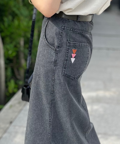 mi via loca（ミヴィアロカ）の「刺繍入りデニム前開きスカート（デニムスカート・レディース・ブルー/ブラック・FREE）」の10枚目の写真
