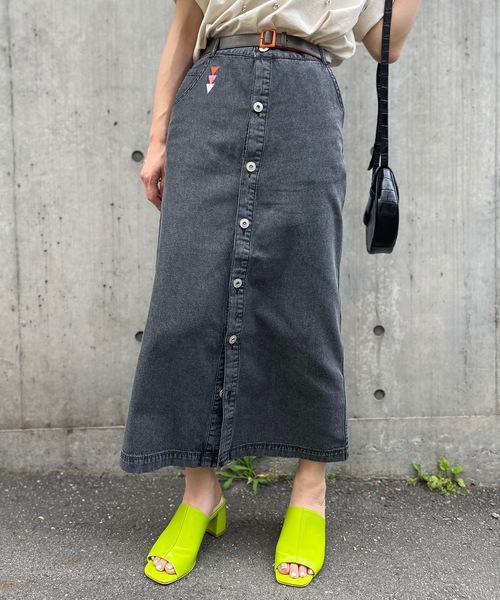mi via loca（ミヴィアロカ）の「刺繍入りデニム前開きスカート（デニムスカート・レディース・ブルー/ブラック・FREE）」の5枚目の写真