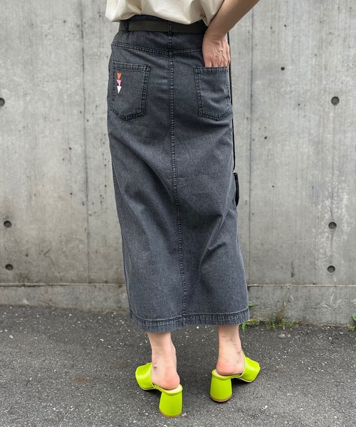 mi via loca（ミヴィアロカ）の「刺繍入りデニム前開きスカート（デニムスカート・レディース・ブルー/ブラック・FREE）」の7枚目の写真