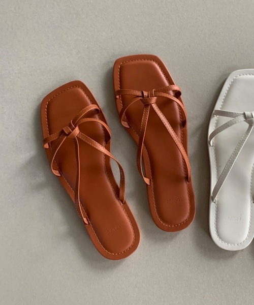 Didot.showroom(ディドット ショールーム)の「リボンクロススクエアフラットサンダル(サンダル・レディース・ブラック/ホワイト/ブラウン・23㎝/24㎝/25㎝/23.5㎝/24.5㎝)」の3枚目の写真