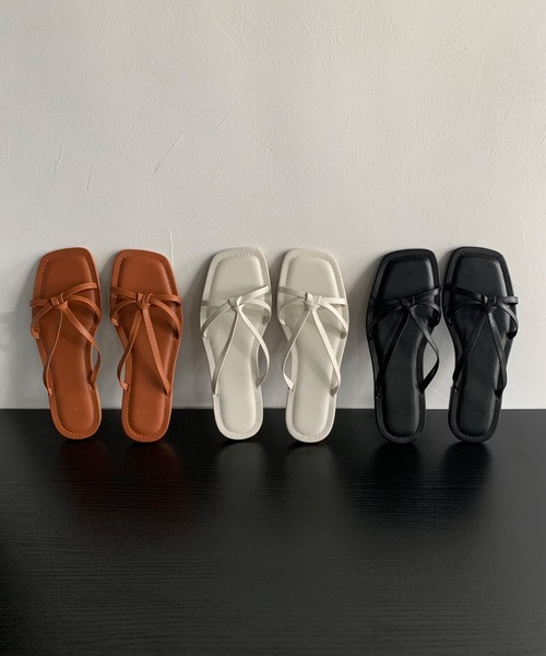 Didot.showroom(ディドット ショールーム)の「リボンクロススクエアフラットサンダル(サンダル・レディース・ブラック/ホワイト/ブラウン・23㎝/24㎝/25㎝/23.5㎝/24.5㎝)」の2枚目の写真