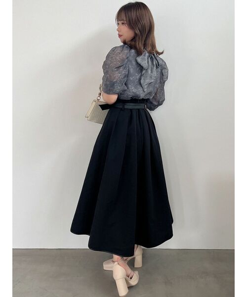 dazzlin（ダズリン）の「バイカラータックボリュームスカート（スカート・レディース・アイボリー/ブラック/ベージュ・SMALL/MEDIUM）」の4枚目の写真