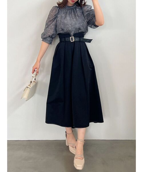 dazzlin（ダズリン）の「バイカラータックボリュームスカート（スカート・レディース・アイボリー/ブラック/ベージュ・SMALL/MEDIUM）」の5枚目の写真