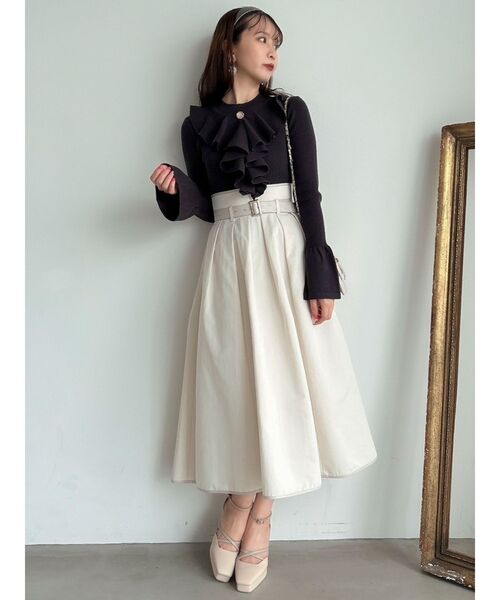 dazzlin（ダズリン）の「バイカラータックボリュームスカート（スカート・レディース・アイボリー/ブラック/ベージュ・SMALL/MEDIUM）」の9枚目の写真