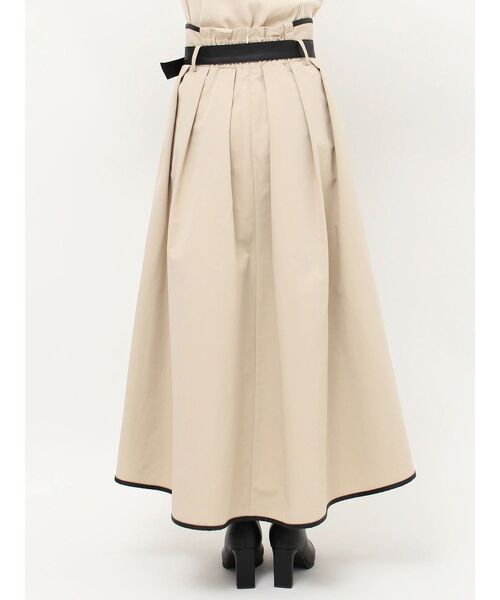 dazzlin（ダズリン）の「バイカラータックボリュームスカート（スカート・レディース・アイボリー/ブラック/ベージュ・SMALL/MEDIUM）」の16枚目の写真