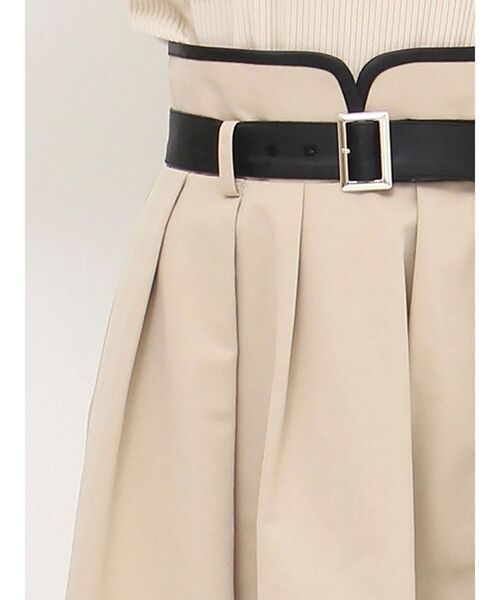 dazzlin（ダズリン）の「バイカラータックボリュームスカート（スカート・レディース・アイボリー/ブラック/ベージュ・SMALL/MEDIUM）」の17枚目の写真